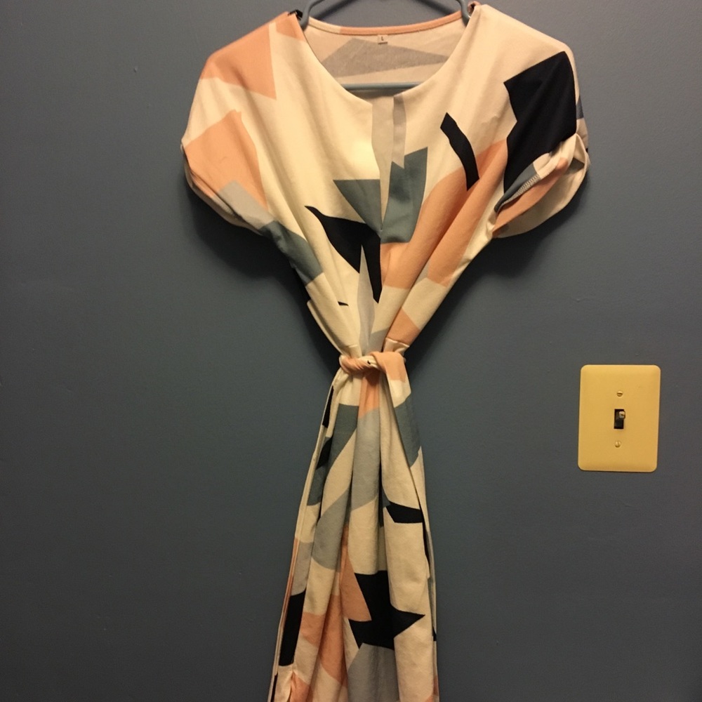 Short sleeve v-neck midi dress